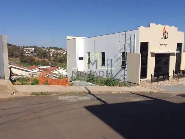 Terreno com 243m², à venda, no bairro Jardim Três Rosas em Guaxupé