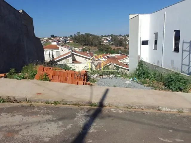 Terreno com 243m², à venda, no bairro Jardim Três Rosas em Guaxupé