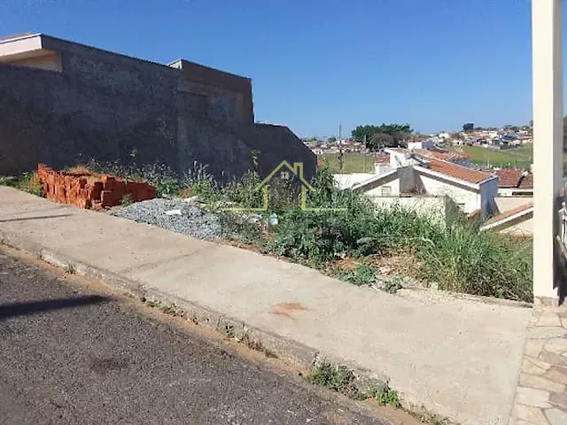 Terreno com 243m², à venda, no bairro Jardim Três Rosas em Guaxupé
