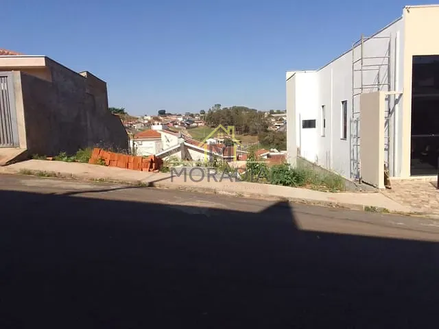 Terreno com 243m², à venda, no bairro Jardim Três Rosas em Guaxupé