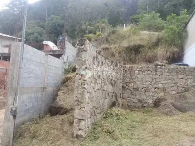 Terreno com 250m², à venda, no bairro Araras em Petrópolis