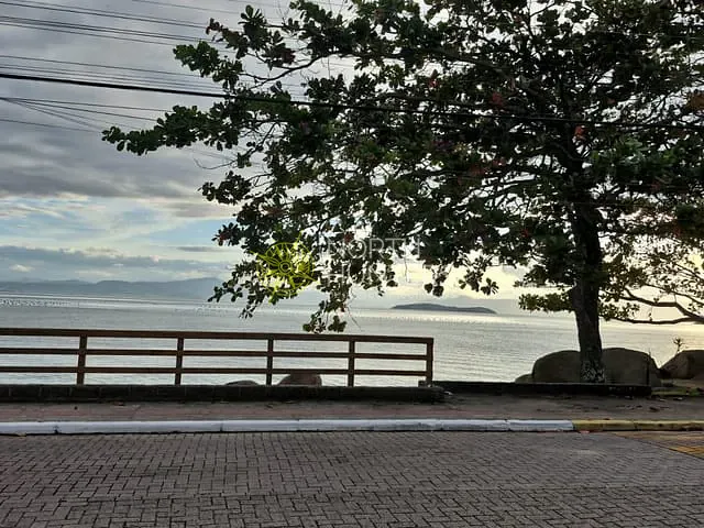 Terreno com 2000m², à venda, no bairro Sambaqui em Florianópolis
