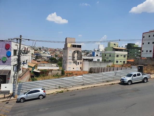 Terreno com 720m², à venda, no bairro Cabral em Não informado