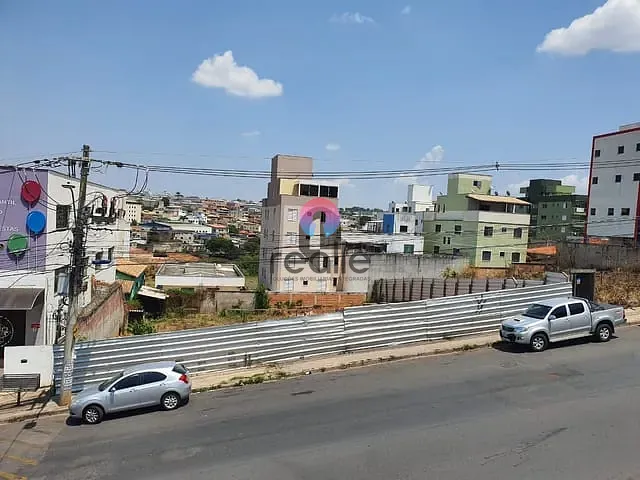 Terreno com 720m², à venda, no bairro Cabral em Não informado