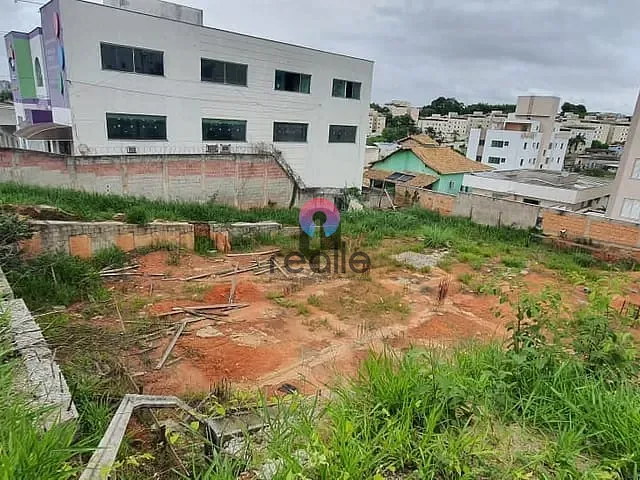 Terreno com 720m², à venda, no bairro Cabral em Não informado