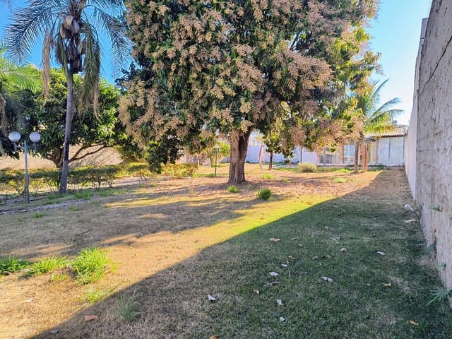 Foto do Terreno - Terreno plaino com poço artesiano no Cond. Privê 1, Lago Norte. Inf.: (61) 9.8300-2010. | Jeziel Mendes Consultoria Imobiliária