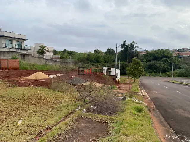 Terreno com 273m², à venda, no bairro Gleba Simon Frazer em Londrina