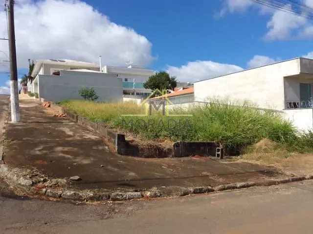Terreno com 360m², à venda, no bairro Agenor de Lima em Guaxupé