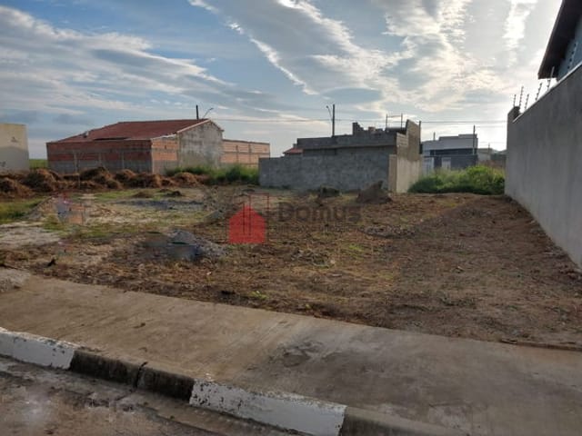 Terreno com 176m², à venda, no bairro Loteamento Residencial e Comercial Flamboyant em Pindamonhangaba