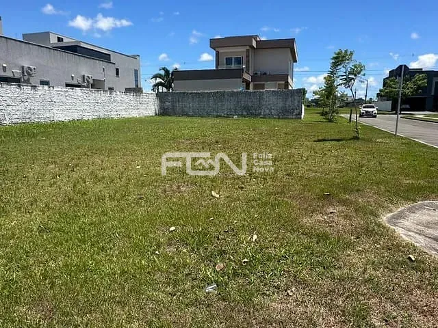 Terreno com 303m², à venda, no bairro Jardim Limoeiro em Camaçari