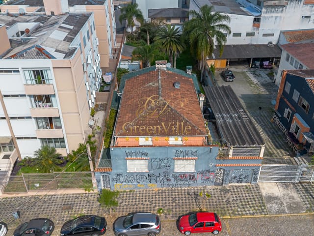 Casa com 924m², à venda, no bairro São Francisco em Curitiba