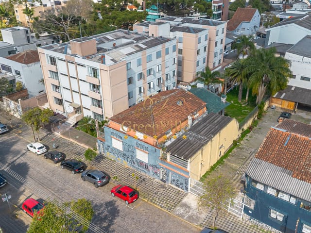 Casa com 924m², à venda, no bairro São Francisco em Curitiba