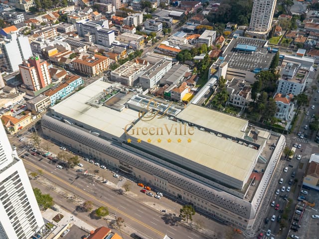 Casa com 924m², à venda, no bairro São Francisco em Curitiba