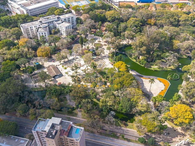 Terreno com 924m², à venda, no bairro São Francisco em Curitiba