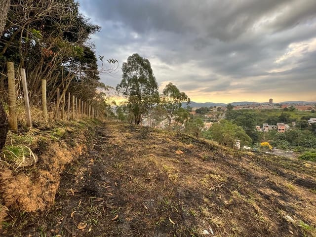Terreno com 3200m², à venda, no bairro Chácara do Solar II (Fazendinha) em Santana de Parnaíba