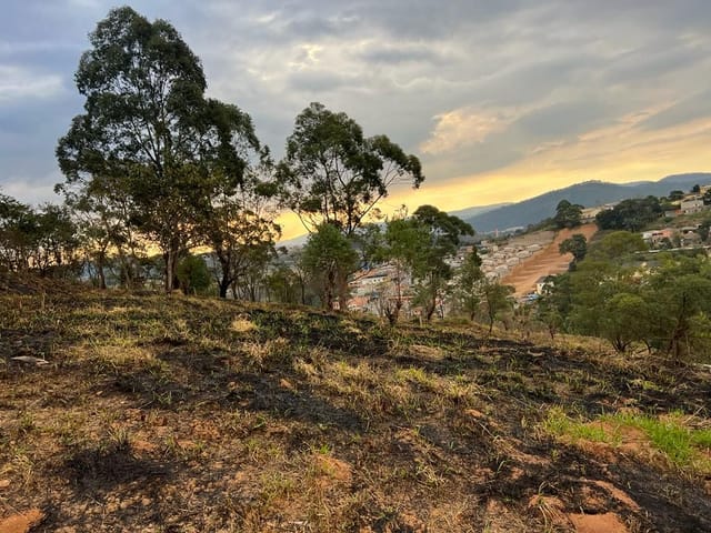 Terreno com 3200m², à venda, no bairro Chácara do Solar II (Fazendinha) em Santana de Parnaíba