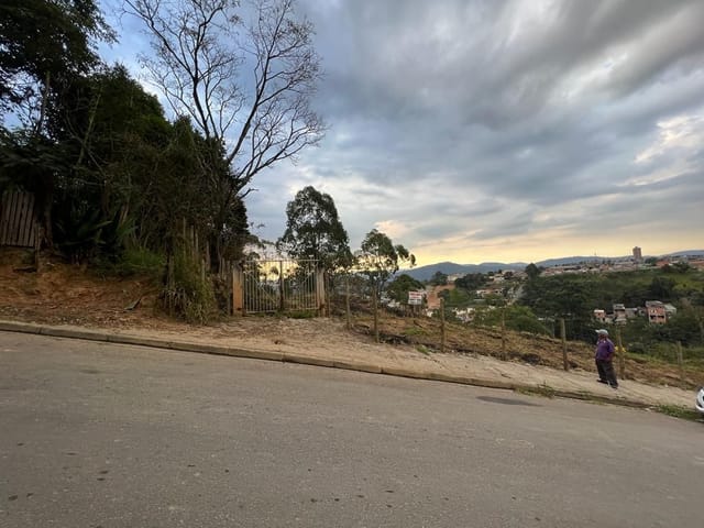 Terreno com 3200m², à venda, no bairro Chácara do Solar II (Fazendinha) em Santana de Parnaíba