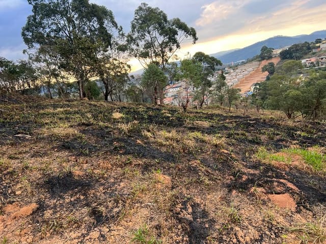 Terreno com 3200m², à venda, no bairro Chácara do Solar II (Fazendinha) em Santana de Parnaíba