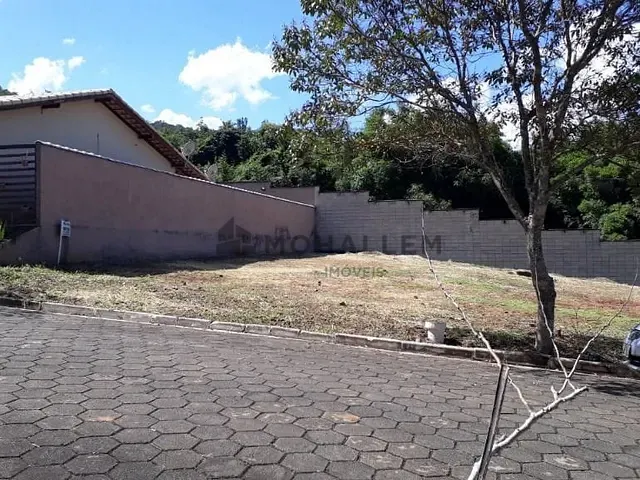 Terreno com 365m², à venda, no bairro Pinheirinho em Itajubá