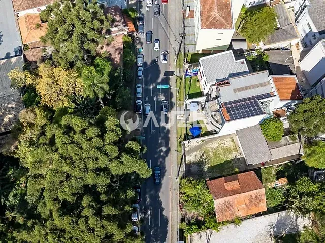 Terreno com 356m², à venda, no bairro São Francisco em Curitiba