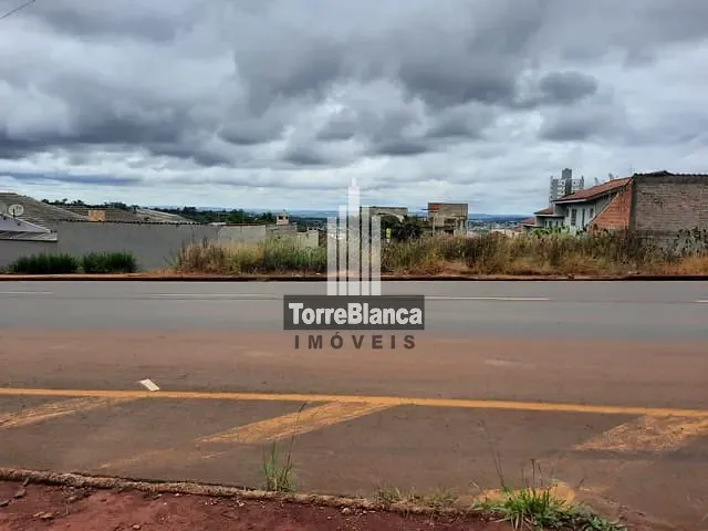 Terreno com 568m², à venda, no bairro Uvaranas em Ponta Grossa