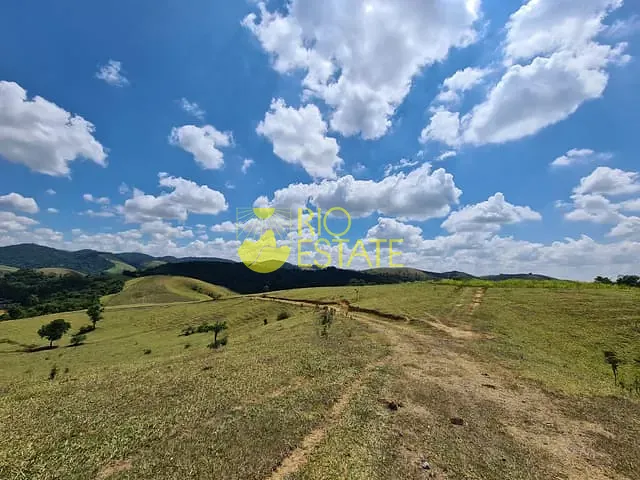 Terreno com 20000m², à venda, no bairro Rialto em Barra Mansa
