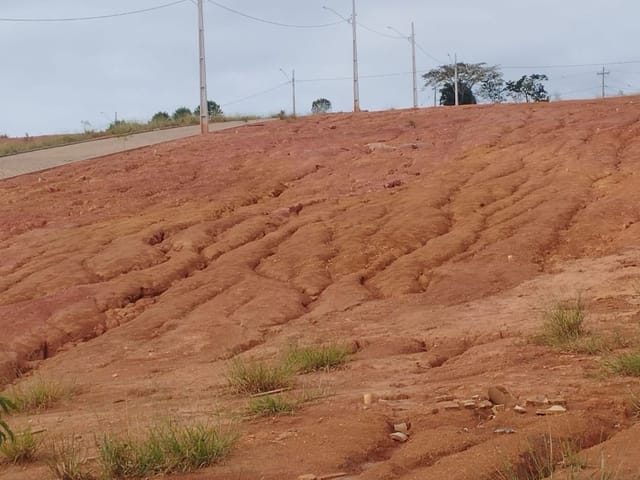 Terreno com 250m², à venda, no bairro Loteamento Vila Real em Cambuí