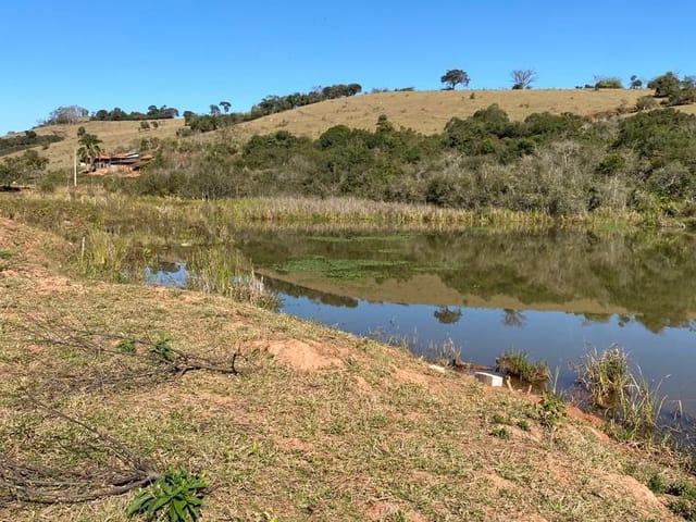 Terreno com 513m², à venda, no bairro Água Branca em Cambuí
