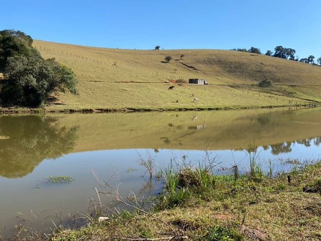 Terreno com 513m², à venda, no bairro Água Branca em Cambuí