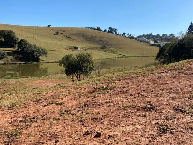 Terreno com 513m², à venda, no bairro Água Branca em Cambuí