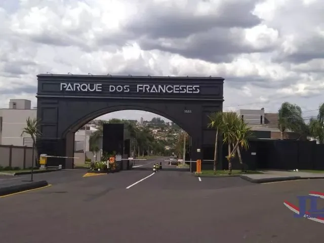 Terreno à venda, no bairro Oficinas em Ponta Grossa