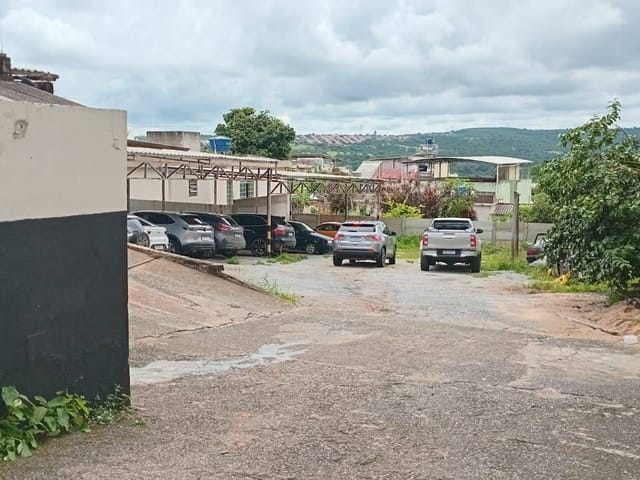 Terreno com 860m², à venda, no bairro Centro em Arcos