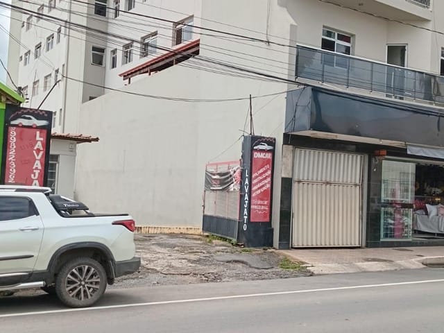 Terreno com 860m², à venda, no bairro Centro em Arcos