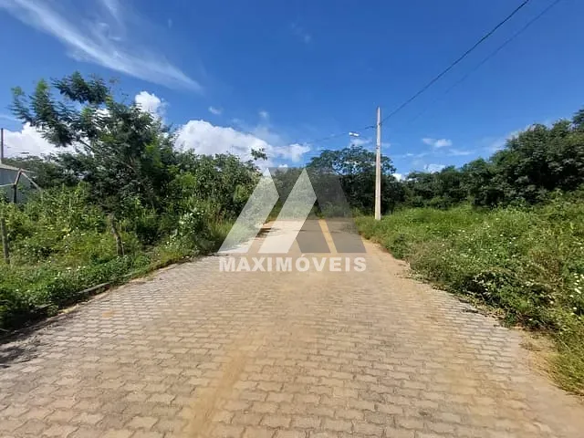 Terreno com 250m², à venda, no bairro Universitário em Araçuaí