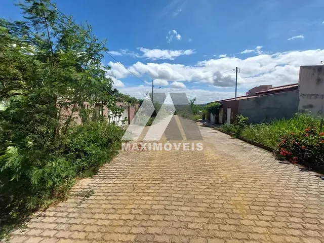 Terreno com 250m², à venda, no bairro Universitário em Araçuaí