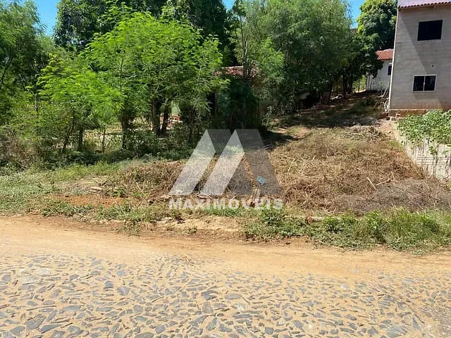 Terreno com 232m², à venda, no bairro Olaria em Araçuaí