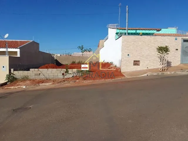 Terreno com 200m², à venda, no bairro Jd Aeroporto em Guaxupé