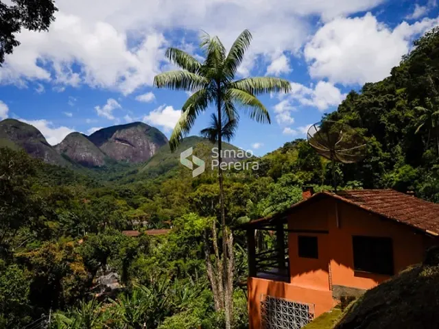 Terreno com 1100m², à venda, no bairro Araras em Petrópolis