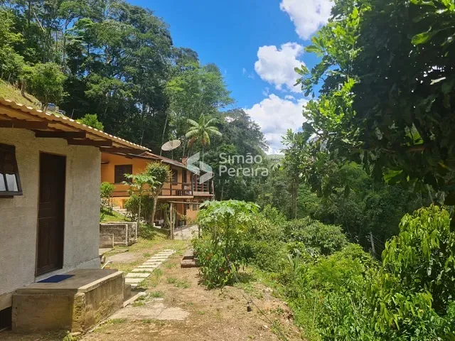 Terreno com 1100m², à venda, no bairro Araras em Petrópolis