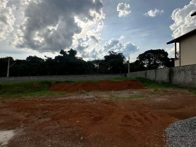 Terreno com 490m², à venda, no bairro VISTA DA MANTIQUERA em Extrema