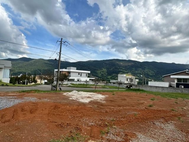 Terreno com 490m², à venda, no bairro VISTA DA MANTIQUERA em Extrema