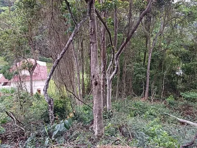 Terreno com 450m², à venda, no bairro Pessegueiros em Teresópolis