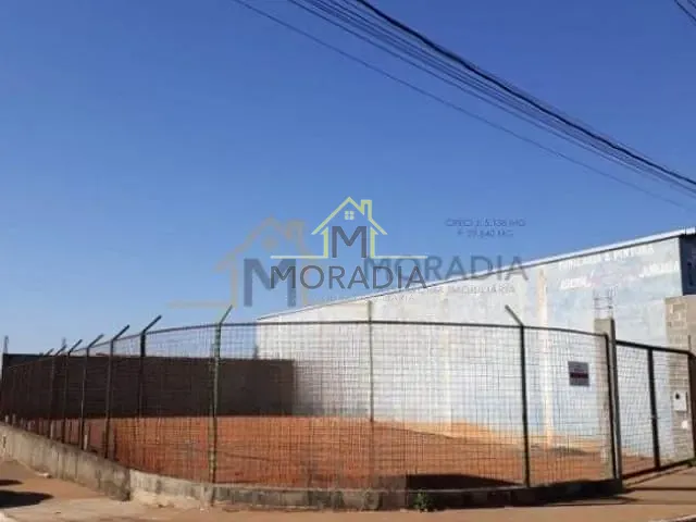 Terreno com 350m², para alugar, no bairro Jardim Alvorada em Guaxupé