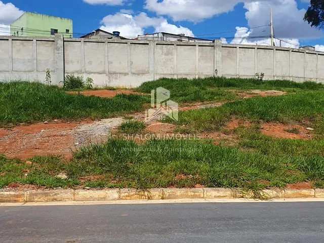 Terreno com 372m², à venda, no bairro Nacional em Contagem