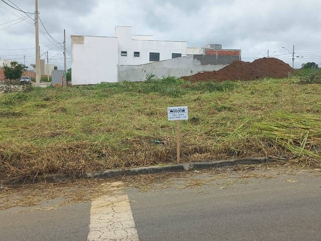 Terreno com 288m², à venda, no bairro Bonfim em Arcos