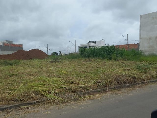 Terreno com 288m², à venda, no bairro Bonfim em Arcos
