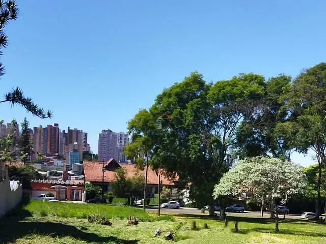 Terreno com 360m², à venda, no bairro Quebec em Londrina