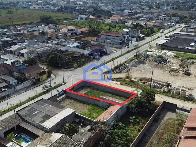 Terreno com 330m², à venda, no bairro Praia das Palmeiras em Caraguatatuba