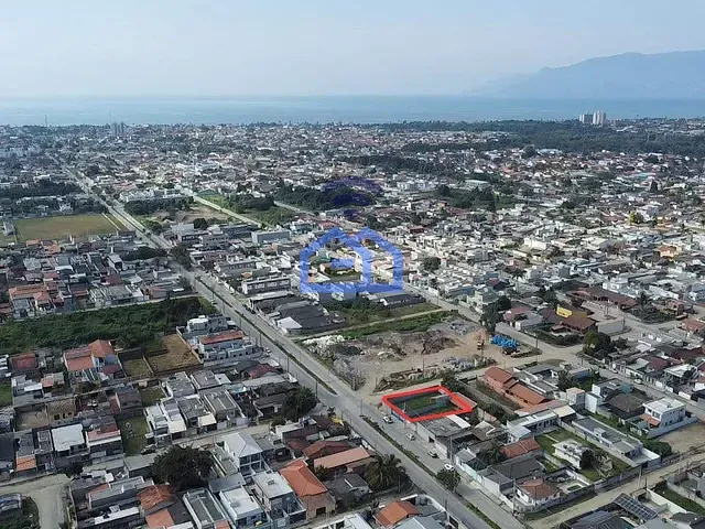 Terreno com 330m², à venda, no bairro Praia das Palmeiras em Caraguatatuba