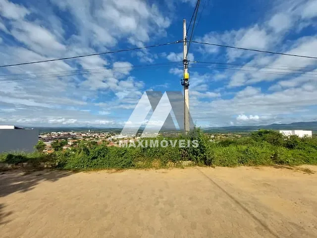 Terreno com 360m², à venda, no bairro São Geraldo em Araçuaí
